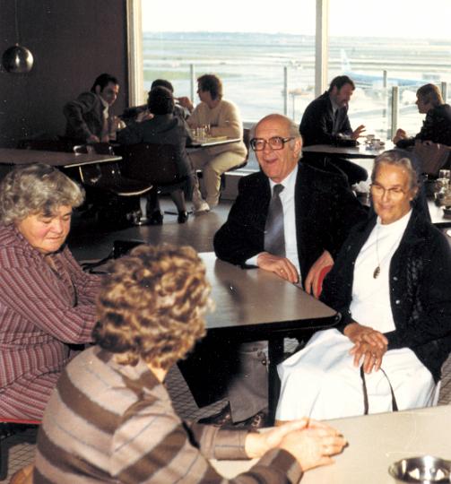 Marie_Lena_Frans Jansen_Jana - Schiphol 1985.jpg